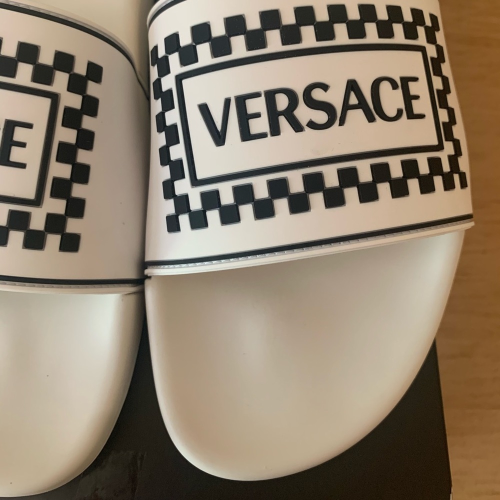 VERSACE SLIDES - Picture 6 of 13